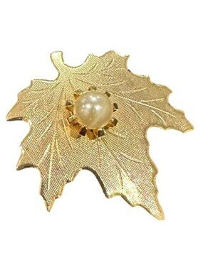 Vintage Pin Brooch Gold Toned Leaf Shaped White Faux Pearl Center Womens Jewelry